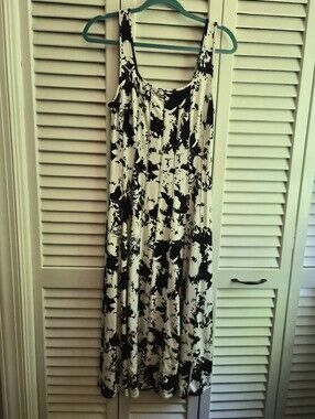 LOFT Black and White Floral-Print Sleeveless Midi Dress